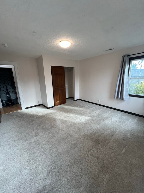 Foto del edificio - 18320 Dickerson Ln