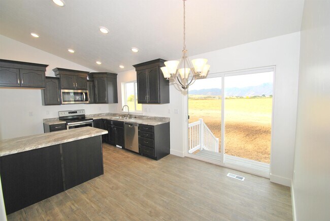 Building Photo - 588 S 770 E