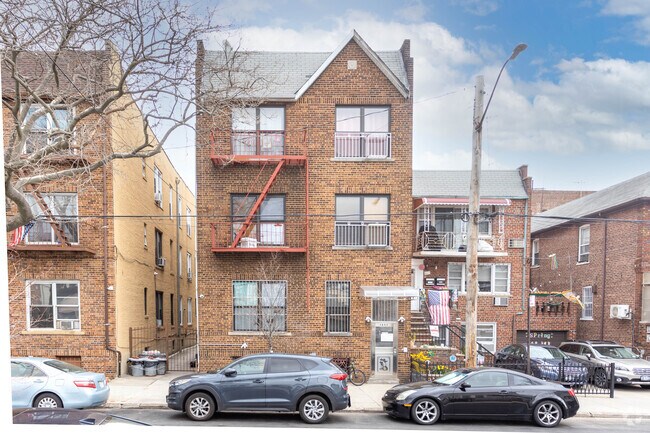 Building Photo - 1659 W 7th St