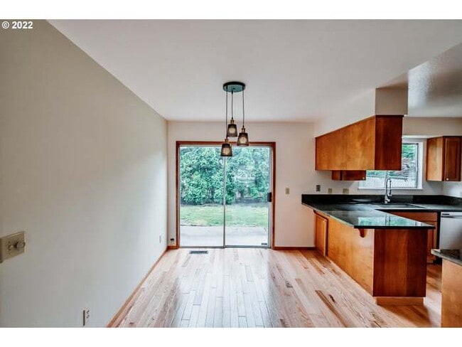 Building Photo - 14610 SE Woodland Way