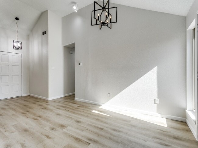 Foto del edificio - 1538 Summerwind Ln