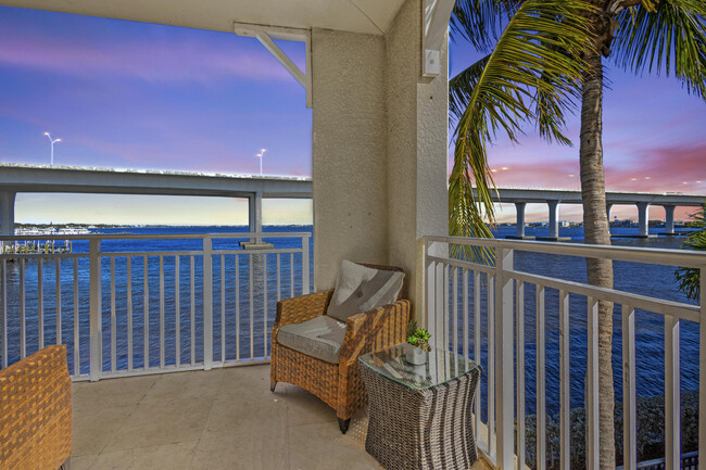 Foto del edificio - 275 NW Flagler Ave