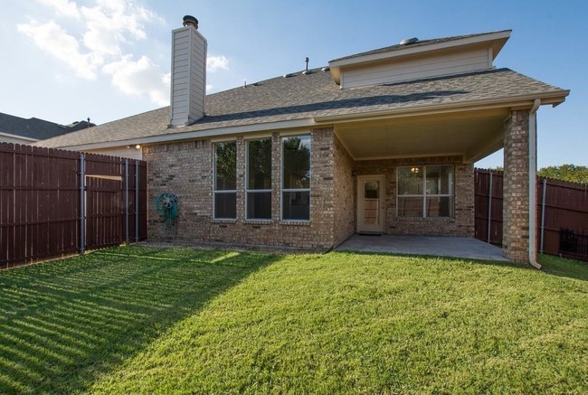 Building Photo - 3504 Spring Mountain Dr