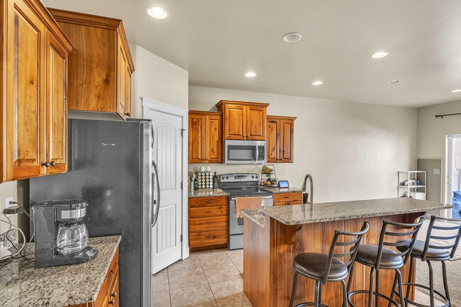 Kitchen - 1273 N Baycrest Dr