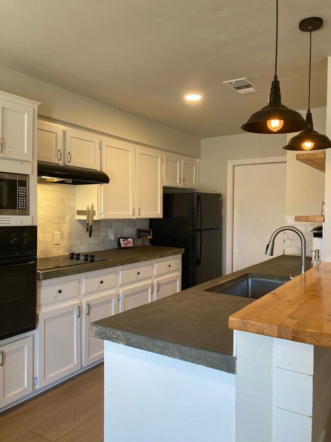 Foto del edificio - 4505 N Heron Dr