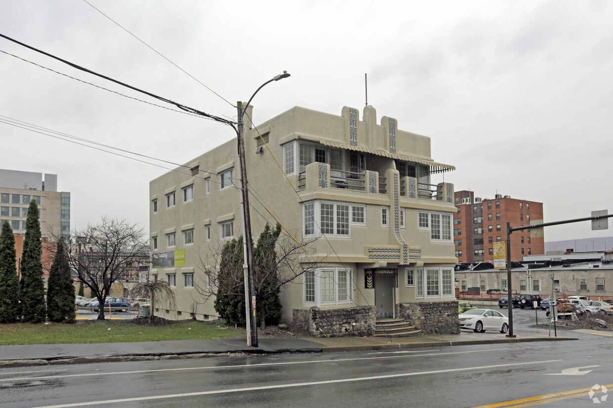 Primary Photo - 635 Mulberry St