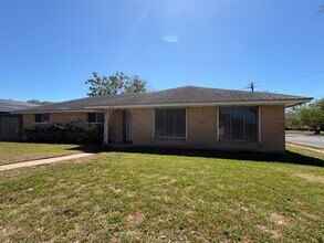 Building Photo - 6022 Killarney Dr