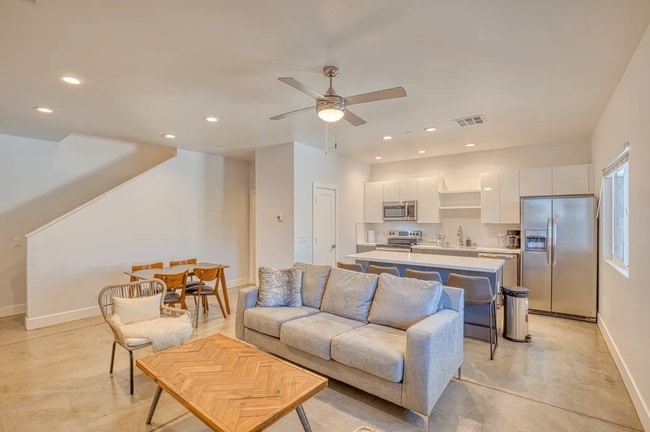 Photo - Zona Verde Apartments