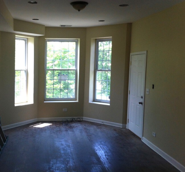 Building Photo - 151 S Albany Ave
