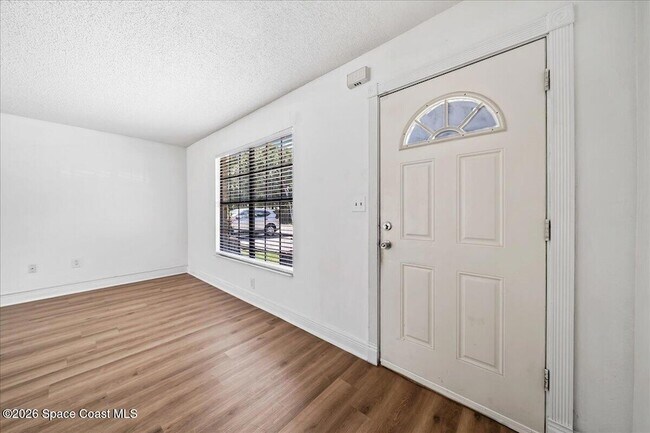 Foto del edificio - 1300 Arlington Ln NE