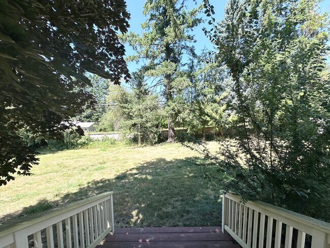 Foto del edificio - Gorgeous 3 Bed 2 Bath w/ Brand New Deck Patio Home in Cedar Hills! MOVE IN SPECIAL!