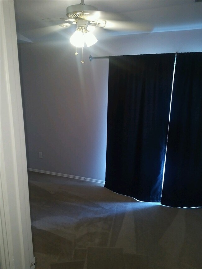 Building Photo - 946 W Peachtree Dr