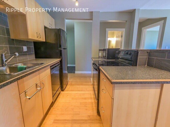Photo du bâtiment - Modern 1 Beds, 1 Baths Apartment/Condo | No Pets Allowed