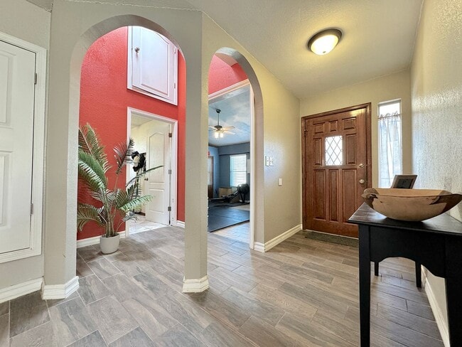 Building Photo - 6851 Amposta Dr