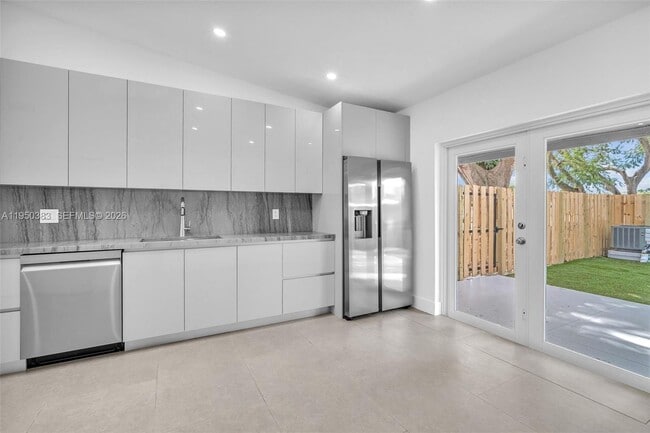 Foto del edificio - 8394 SW 148th Ave