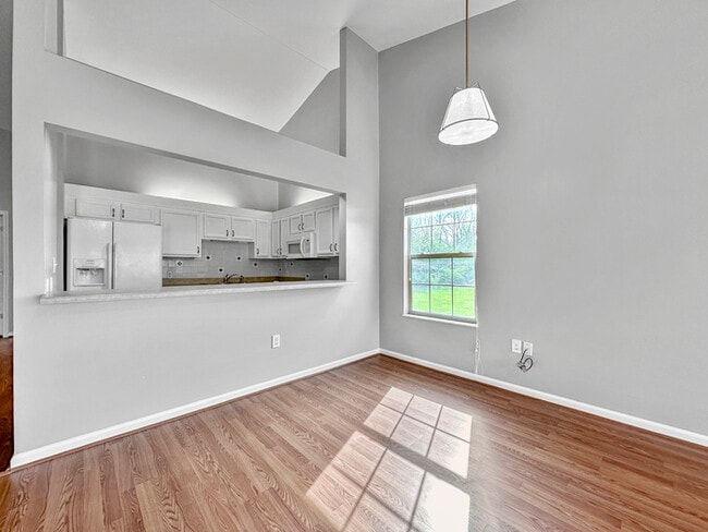Building Photo - Beautiful 2 Beds 1.5 Bath Villa