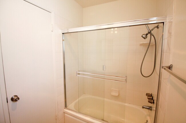 Foto del edificio - 15339 Weddington St