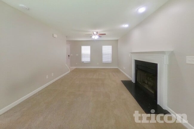 Building Photo - 911 Woodington Ln