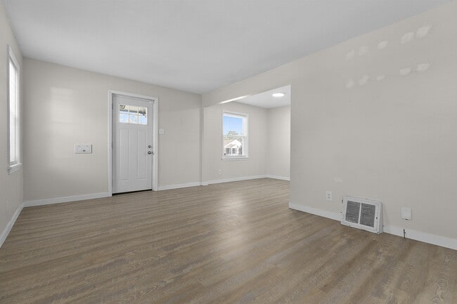 Foto del edificio - 8354 Archer Ave