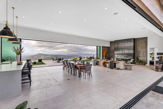 Building Photo - 6568 Sonoma Mountain Rd