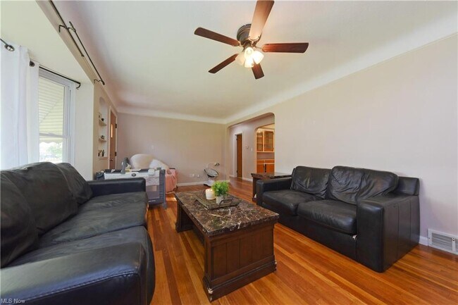 Foto del edificio - 8002 W Ridgewood Dr