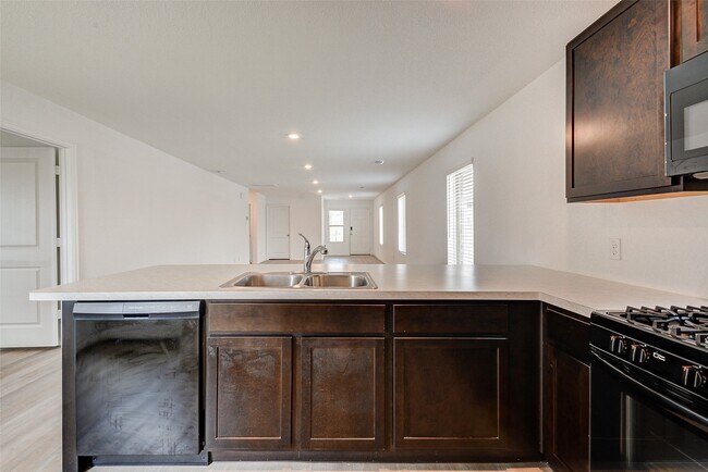 Foto del edificio - 26735 Wilderye Cv Ln