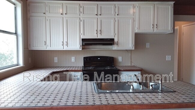 Building Photo - 8624 Driftwood Dr