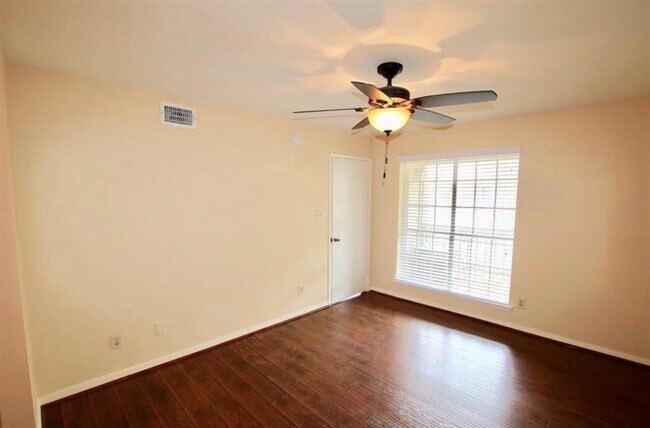 Foto del edificio - 2626 Holly Hall St