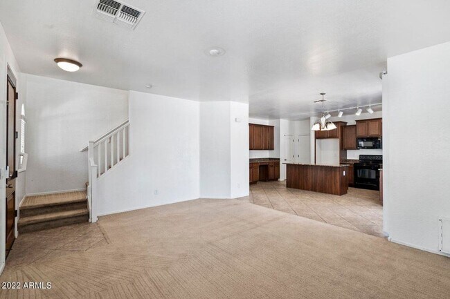 Building Photo - MOVE IN SPECIAL