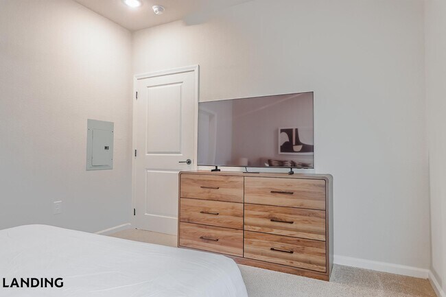 Foto del edificio - 1650 Harris Hill Rd