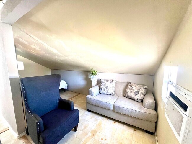 Foto del edificio - 1410 Rosewood Dr