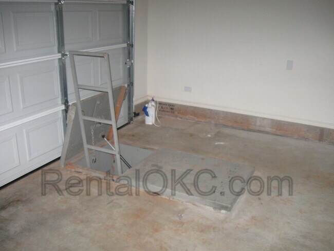 Building Photo - Liberty Trails Spacious 3/2 with storm she...