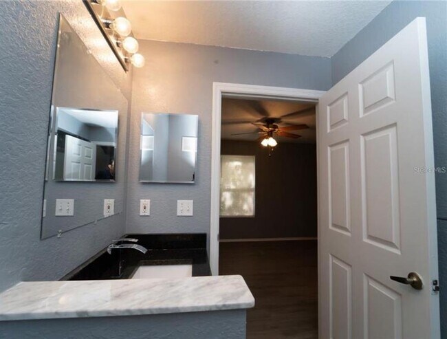 Building Photo - 829 Camargo Way