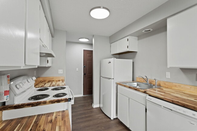 kitchen reno unit - Cascade Pines