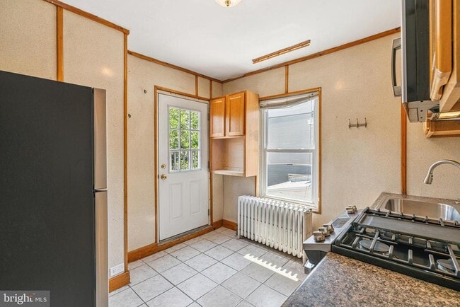 Building Photo - 206 Ripka St