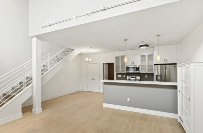 Foto del edificio - Charming 2-Bedroom Condo with Modern Comfo...