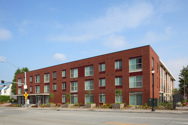 Building Photo - Town Center Station Apartments