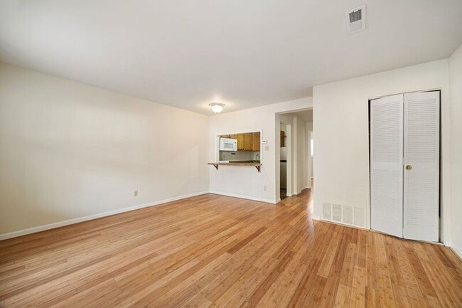 Building Photo - 480 Burgoyne Rd