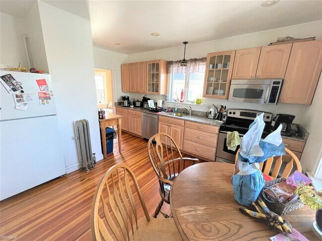 Foto del edificio - 4 br, 2 bath House - 8 Watson St