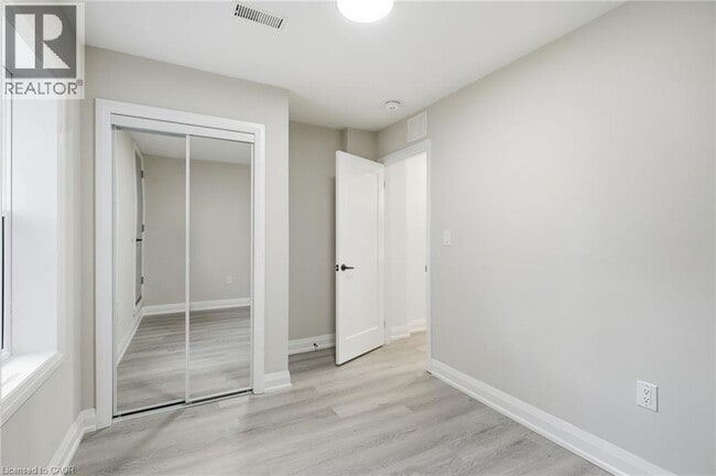 Photo du bâtiment - 489 Cannon St E