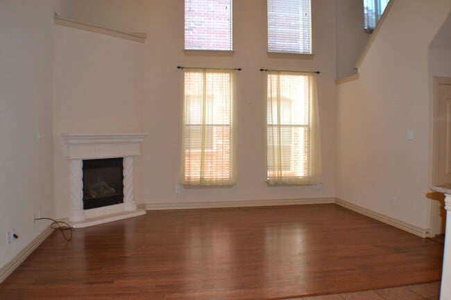 Building Photo - House for Lease in Lewisville