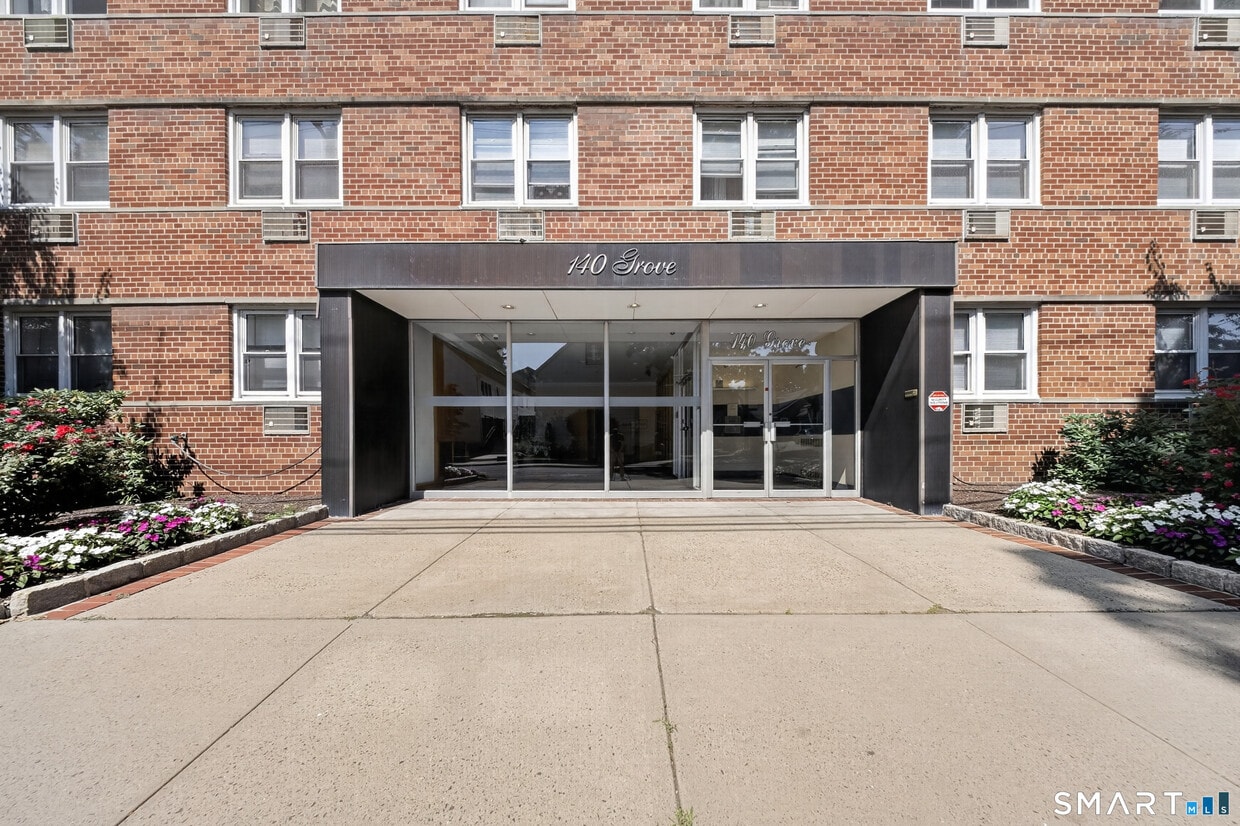 Photo - 140 Grove St (Stamford, CT)