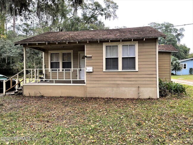 Building Photo - 2413 Schumacher Ave