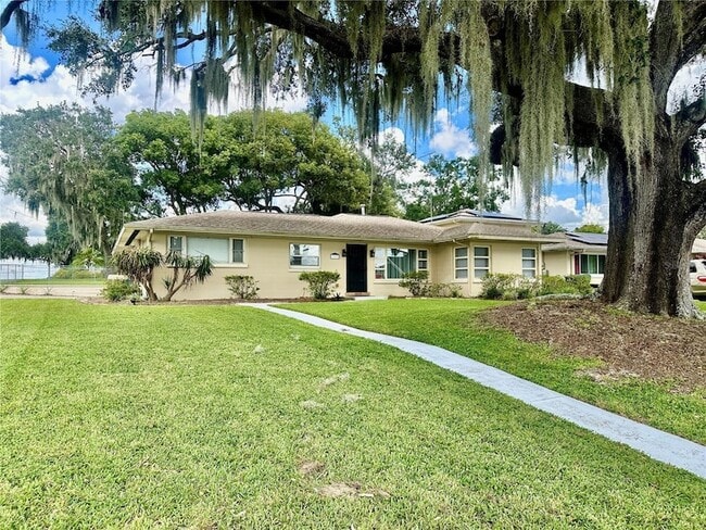 Foto del edificio - 1105 N Lake Otis Dr SE
