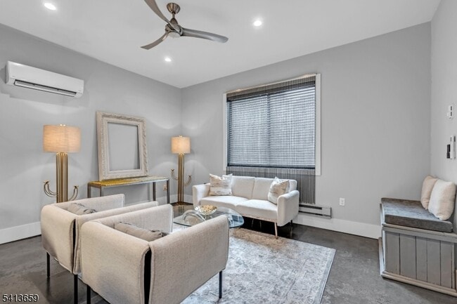 Building Photo - 10 McCready's Alley