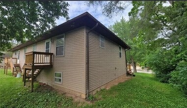 Building Photo - 807 N Clark Ave