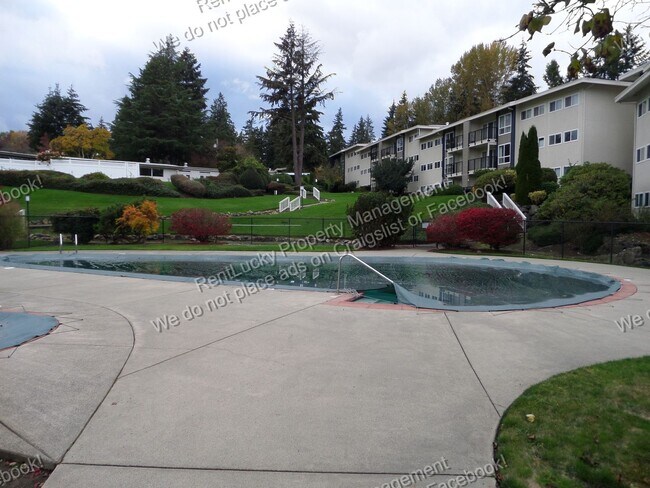 Building Photo - Great UPDATED One-Bedroom Condo in Gorgeou...