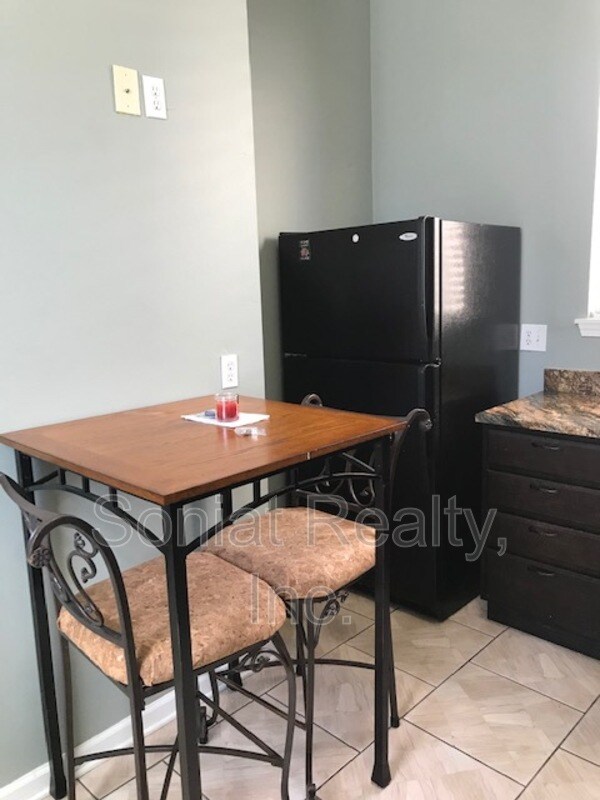 Foto del edificio - 2711 Aubry St