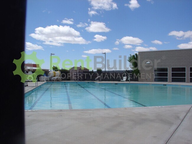 Foto del edificio - LEASE PENDING – PLEASE APPLY AT YOUR OWN D...