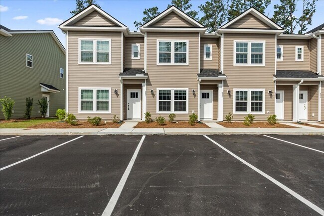 Foto del edificio - BRAND NEW TOWNHOUSE!!